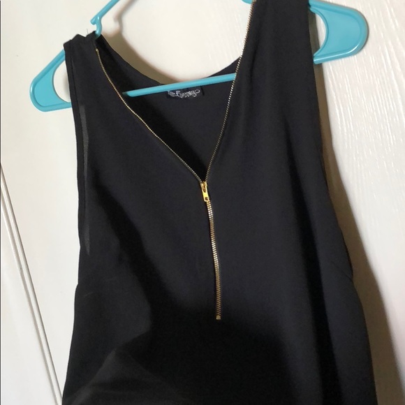 Black racerback flowy top - Picture 3 of 3